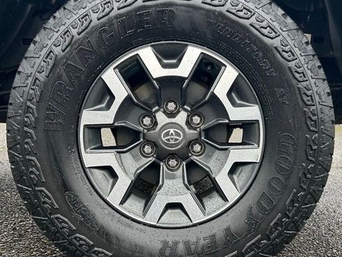 Certified 2023 Toyota Tacoma TRD Off-Road image 25