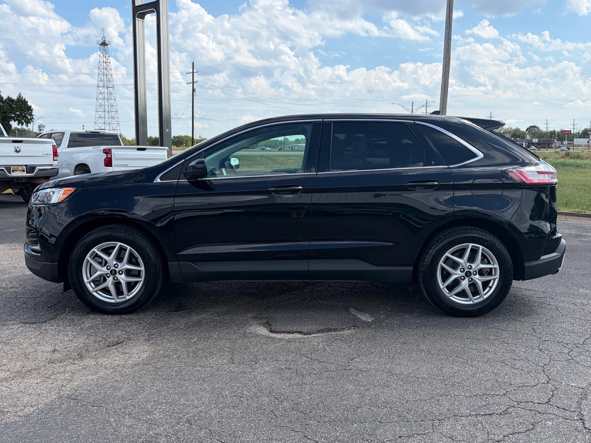 Used 2024 Ford Edge SEL AWD/4WD image 5