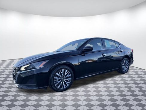 Used 2023 Nissan Altima 2.5 SV image 3