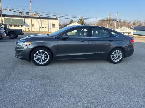 Used 2020 Ford Fusion SE image 2