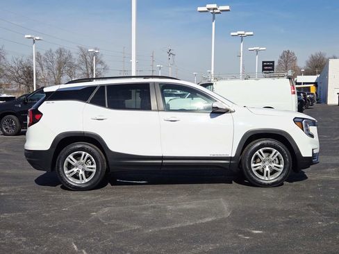 Used 2023 GMC Terrain SLE w/ Driver Convenience Package image 2