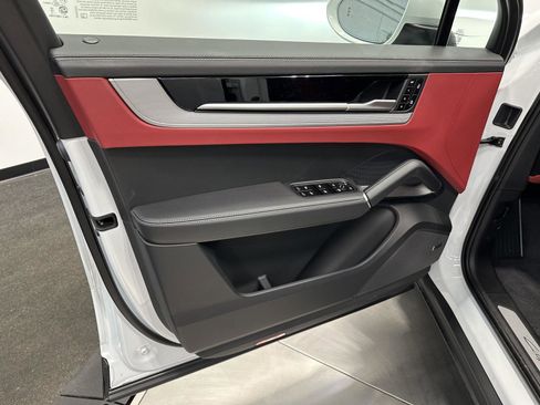 New 2026 Porsche Cayenne image 15