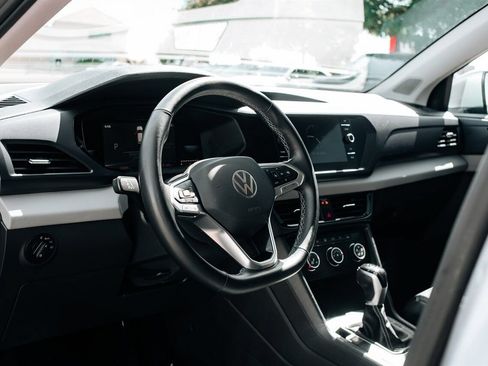 Used 2022 Volkswagen Taos SE FWD image 17