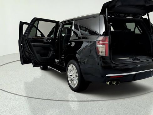 Used 2023 Chevrolet Tahoe Premier AWD/4WD image 11