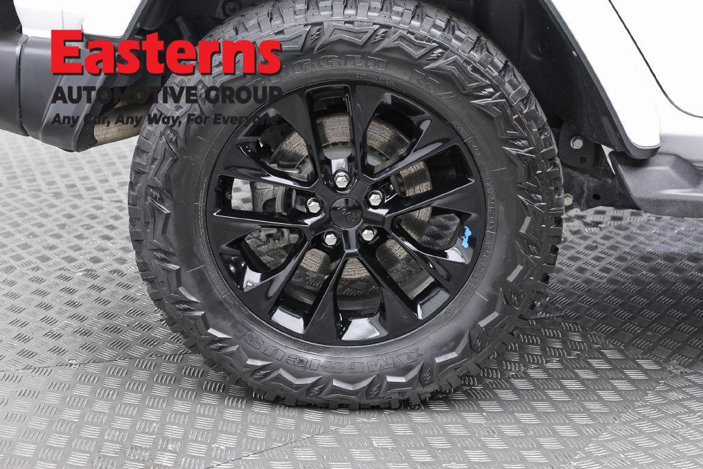 Used 2022 Jeep Wrangler Unlimited Sahara w/ Cold Weather Group AWD/4WD image 32