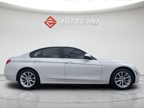 Used 2018 BMW 320i Sedan RWD image 9