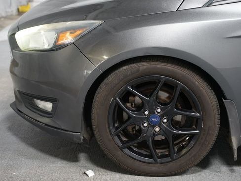 Used 2016 Ford Focus SE w/ Equipment Group 201A FWD image 5
