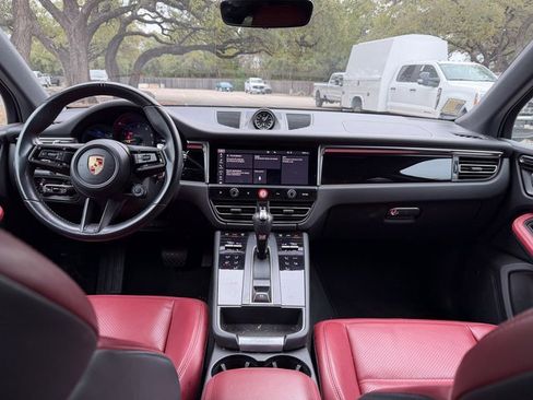 Used 2023 Porsche Macan Turbo image 17