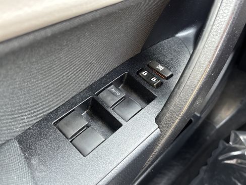 Used 2015 Toyota Corolla LE image 30