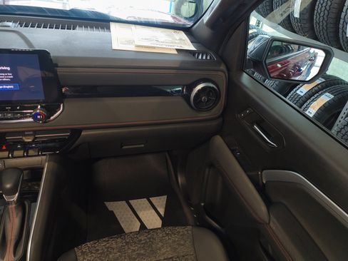 Used 2023 Chevrolet Colorado Z71 w/ Z71 Convenience Package 2 image 15