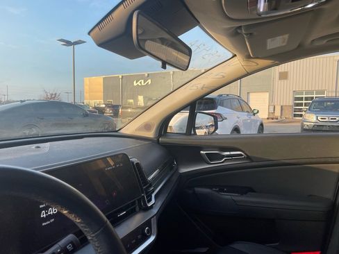 Used 2025 Kia Sportage EX w/ Premium Package image 9