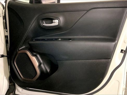 Used 2023 Jeep Renegade Latitude image 25