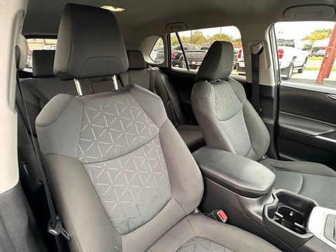 Used 2022 Toyota RAV4 XLE image 24