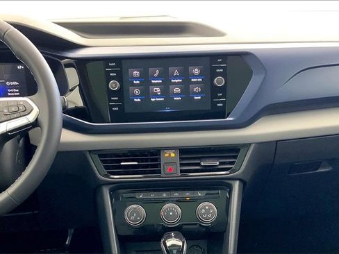 Certified 2023 Volkswagen Taos SE w/ Panoramic Sunroof Package image 6