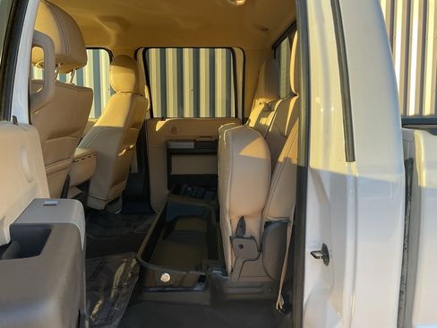 Used 2015 Ford F250 Lariat w/ Lariat Interior Package image 13