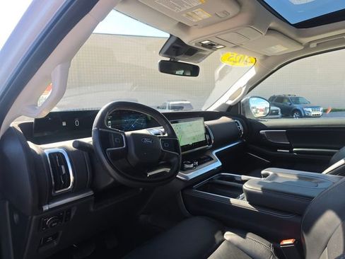 Used 2025 Ford Expedition Platinum AWD/4WD image 12
