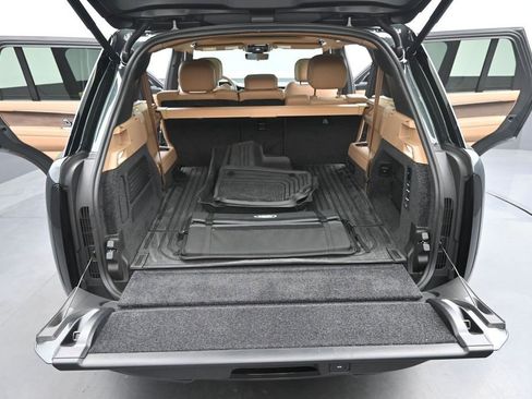 Used 2025 Land Rover Range Rover Long Wheelbase SE AWD/4WD image 18