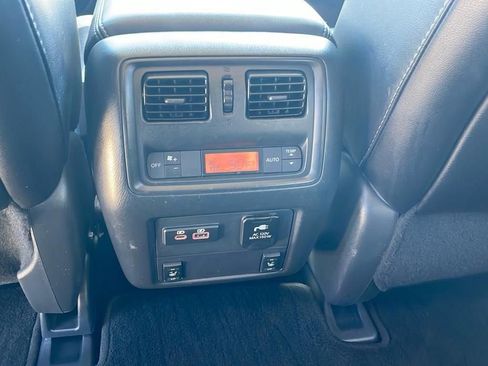 Used 2020 Nissan Pathfinder SL image 21