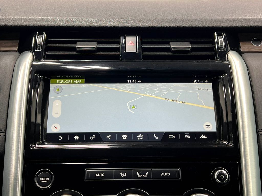 Used 2018 Land Rover Discovery HSE AWD/4WD image 11