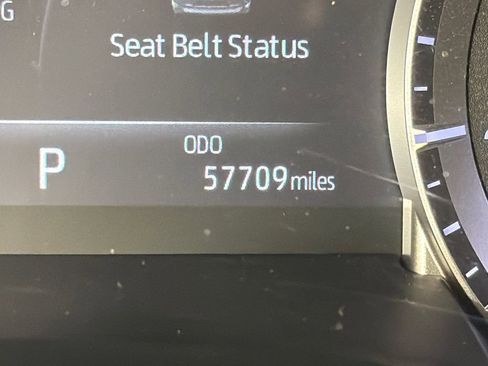 Used 2023 Toyota Highlander XLE FWD image 29