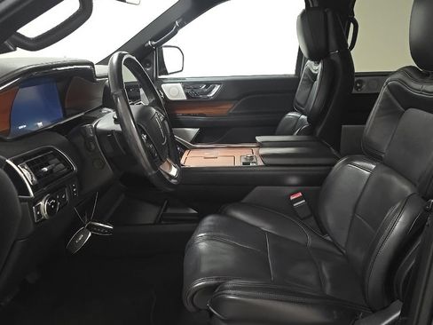 Used 2019 Lincoln Navigator Reserve AWD/4WD image 5