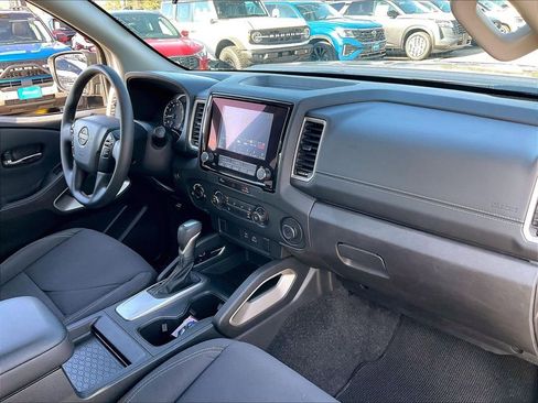 Used 2024 Nissan Frontier SV image 13