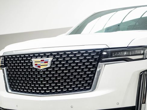 Used 2023 Cadillac Escalade Premium Luxury image 2