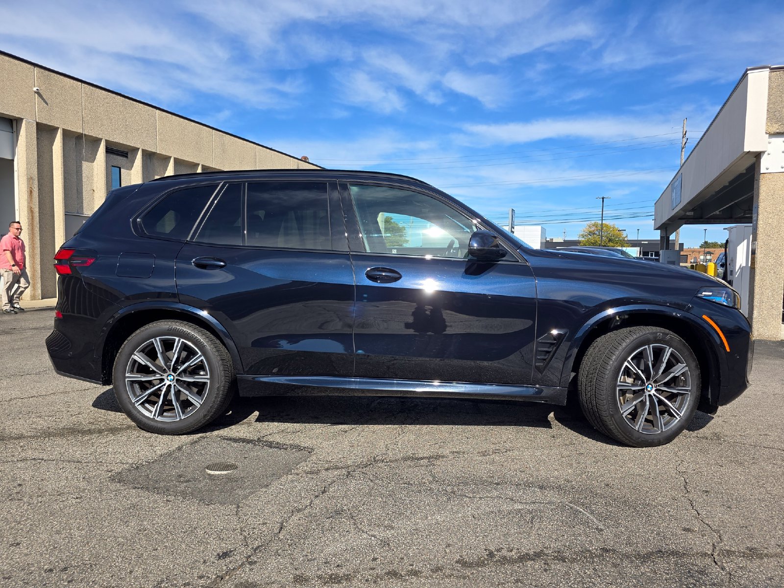Used 2024 BMW X5 xDrive40i w/ M Sport Package AWD/4WD image 16