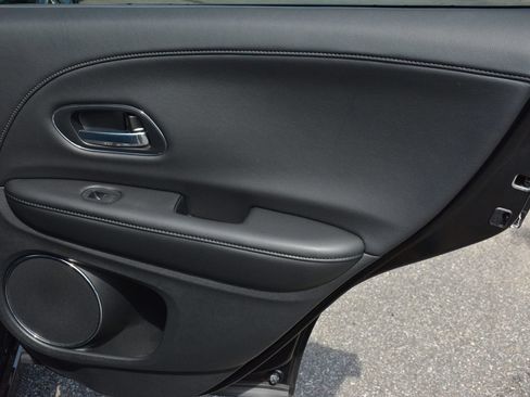 Used 2019 Honda HR-V Touring image 20