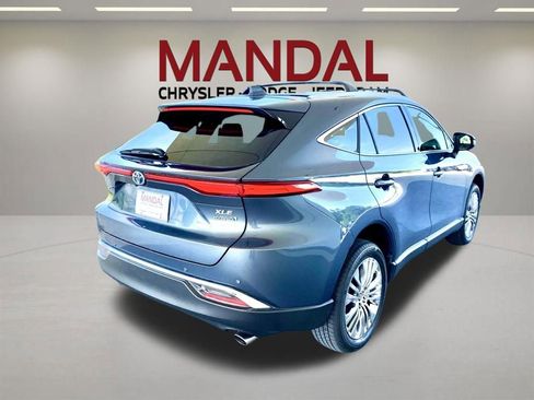 Used 2022 Toyota Venza XLE AWD/4WD image 6