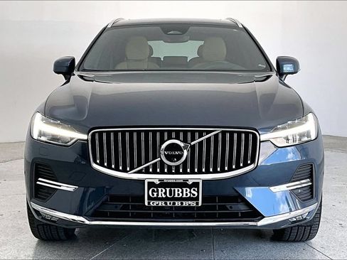 Used 2023 Volvo XC60 B5 Ultimate w/ Climate Package FWD image 3