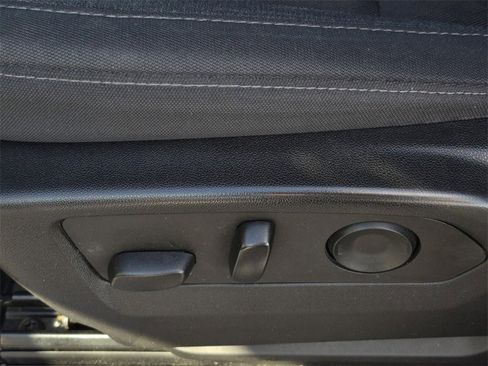 Used 2022 Chevrolet Silverado 1500 LT image 31