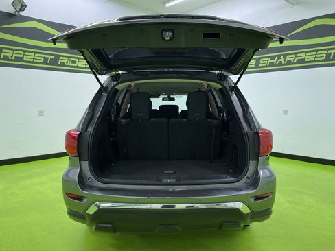 Used 2020 Nissan Pathfinder SV image 9