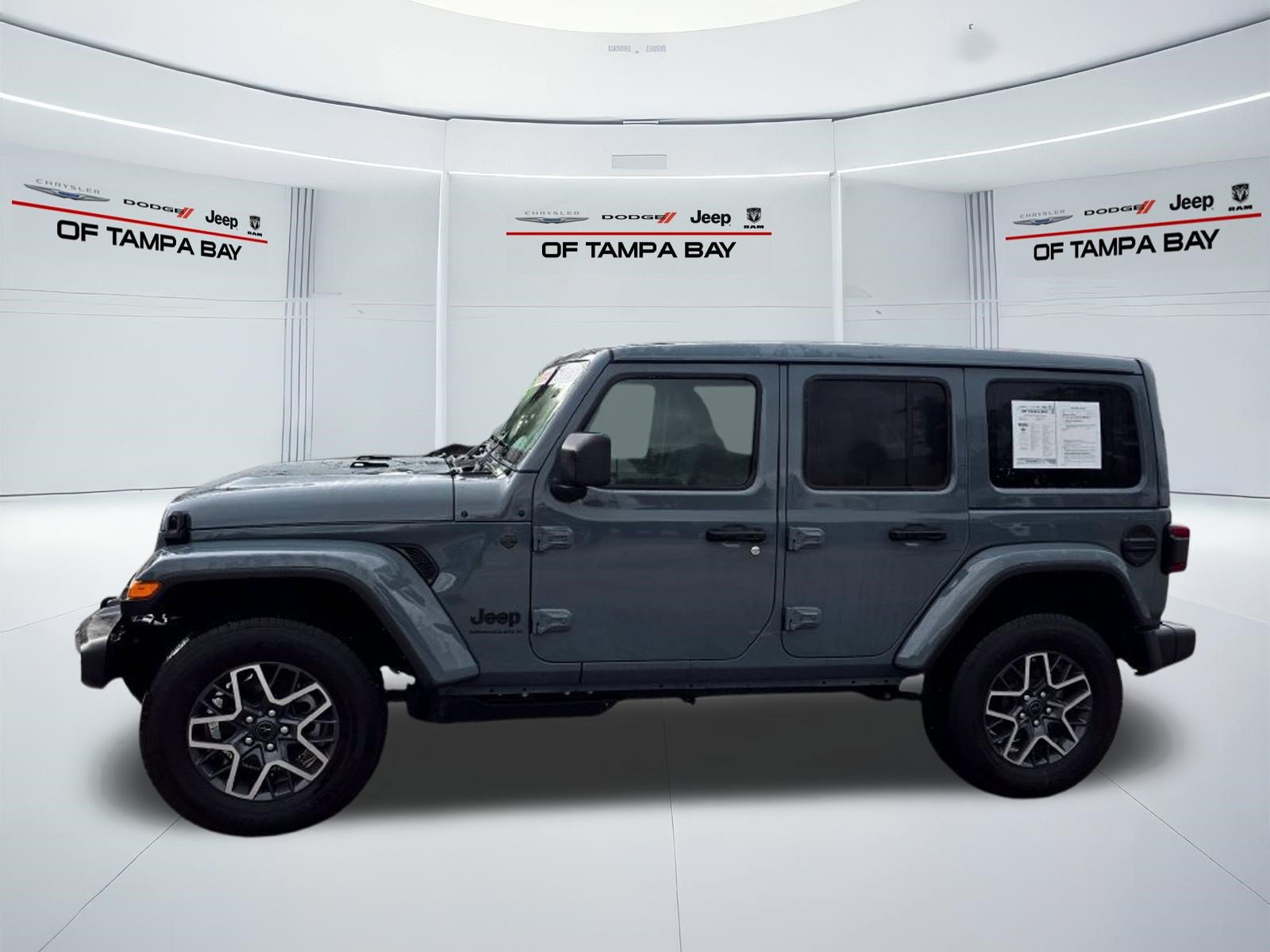 Used 2026 Jeep Wrangler Unlimited Sahara AWD/4WD image 3