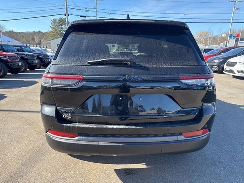 New 2026 Jeep Grand Cherokee Laredo image 4