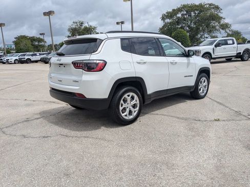 Used 2024 Jeep Compass Latitude AWD/4WD image 4