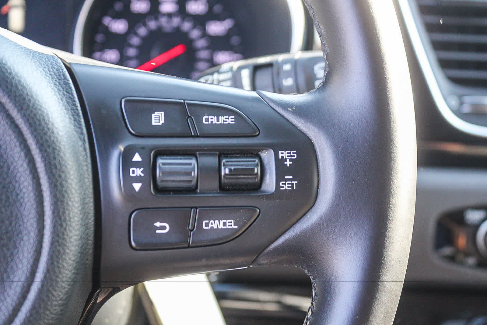 Used 2015 Kia Sedona SX FWD image 31