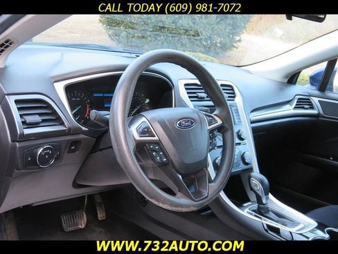 Used 2014 Ford Fusion SE image 25