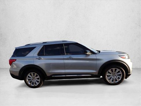 Used 2022 Ford Explorer Limited w/ Equipment Group 301A AWD/4WD image 5