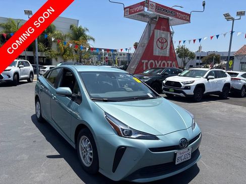 Used 2022 Toyota Prius LE FWD image 2