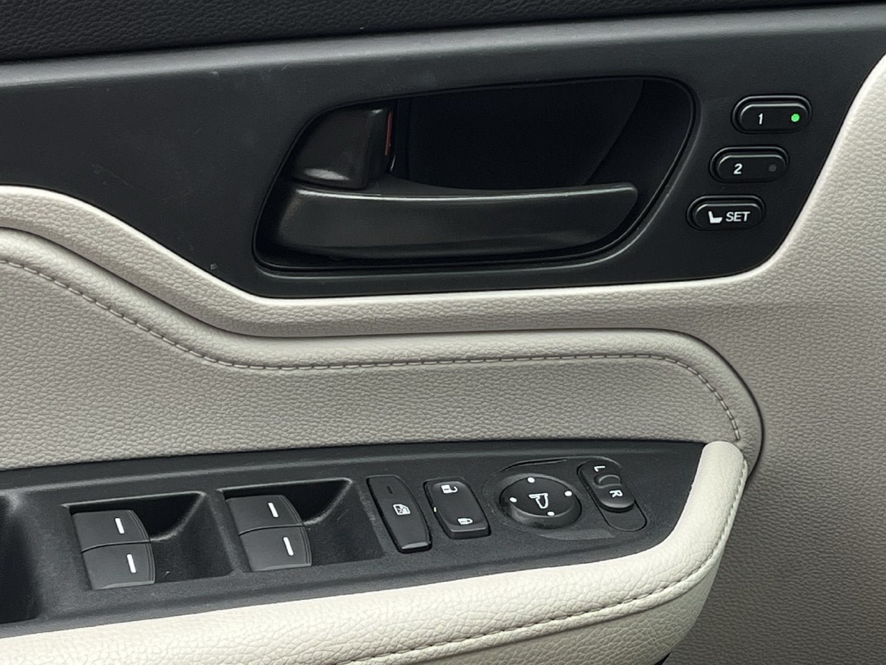 Used 2025 Honda Odyssey EX-L image 21
