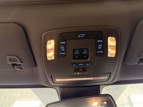 Used 2023 Toyota Sienna XSE image 30