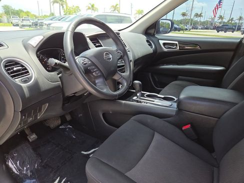 Used 2019 Nissan Pathfinder SV FWD image 31
