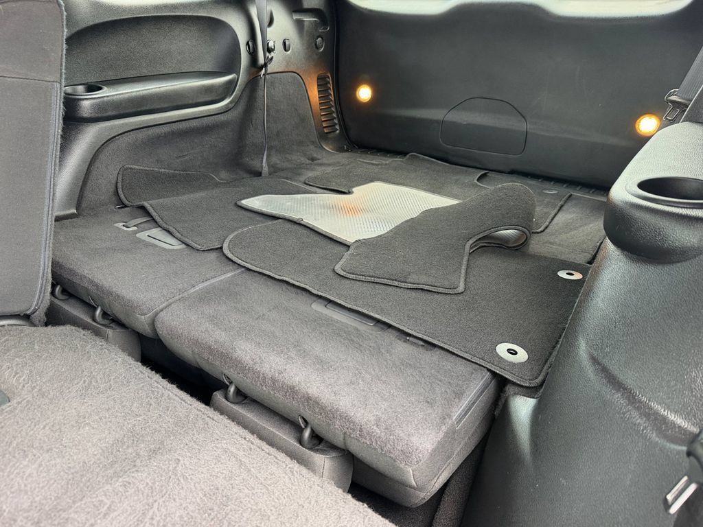 Used 2023 Dodge Durango R/T w/ Blacktop Package RWD image 15
