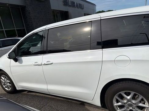 Used 2022 Chrysler Voyager LX FWD image 29