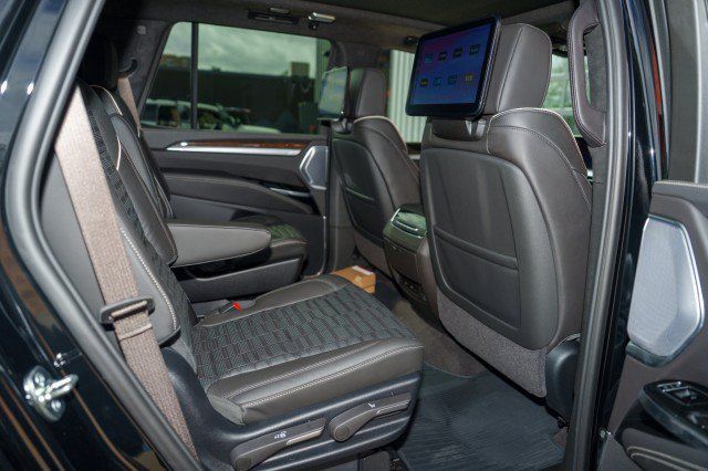 Used 2026 Cadillac Escalade Platinum Luxury AWD/4WD image 19