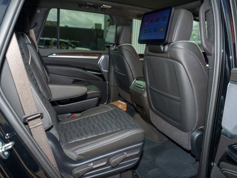 Used 2026 Cadillac Escalade Platinum Luxury AWD/4WD image 19