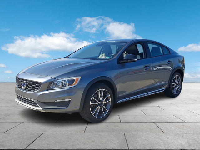 Used 2017 Volvo S60 T5 Cross Country Platinum AWD/4WD image 3