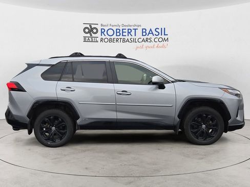 Used 2022 Toyota RAV4 SE w/ Convenience Package image 6