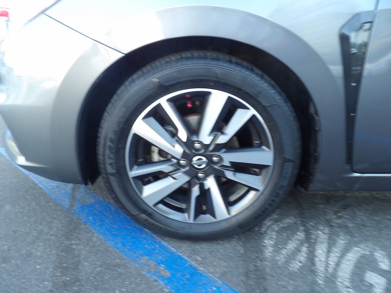 Used 2020 Nissan Versa SV FWD image 14